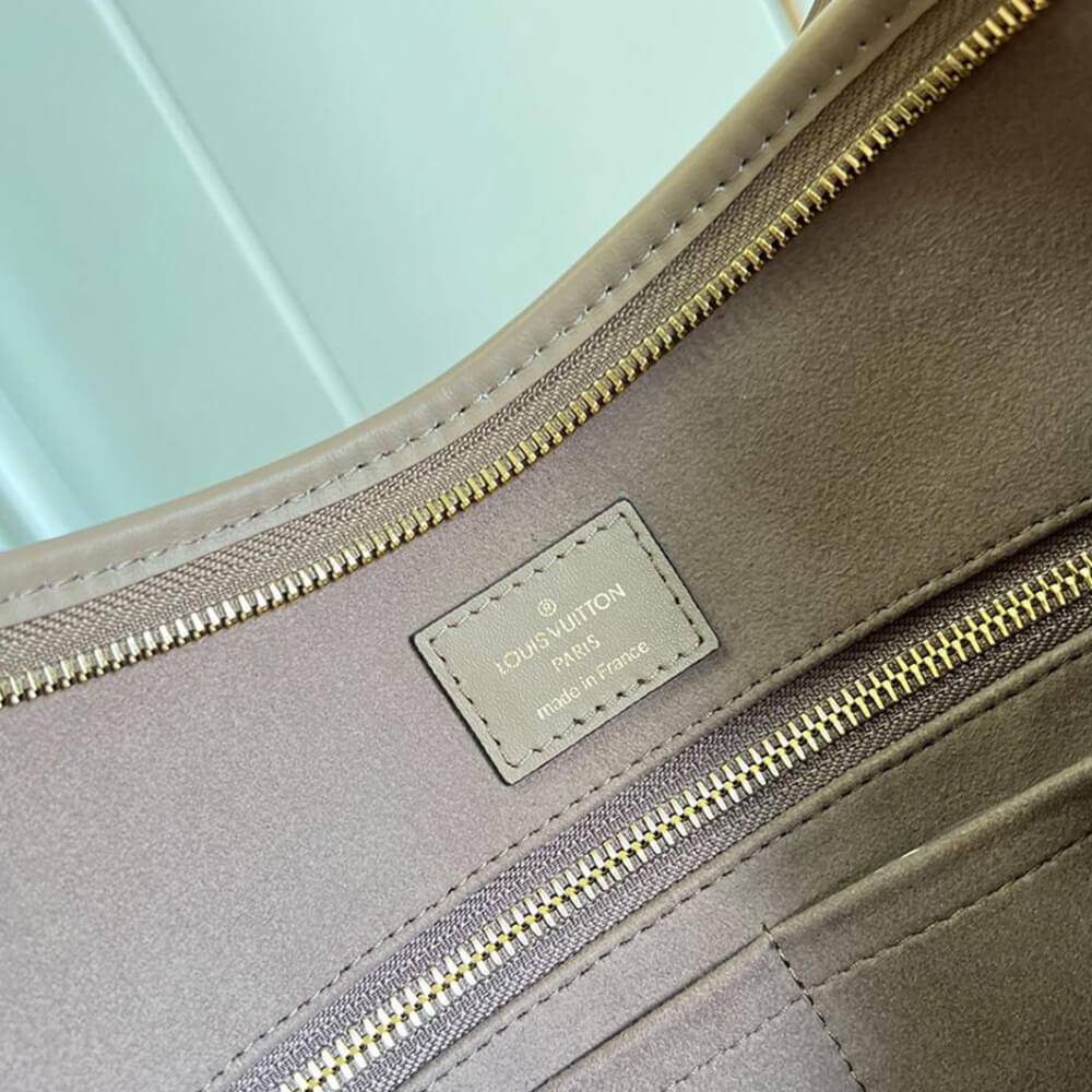 LV CARRYALL PM – EXCLUSIVELY ONLINE